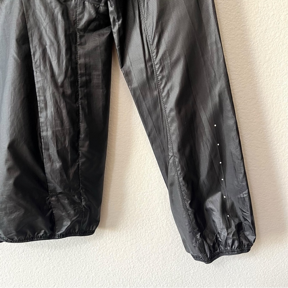 Lululemon Women's Run With It Jacket Black Size 6 Windbreaker Water Resistant - Picture 6 of 12